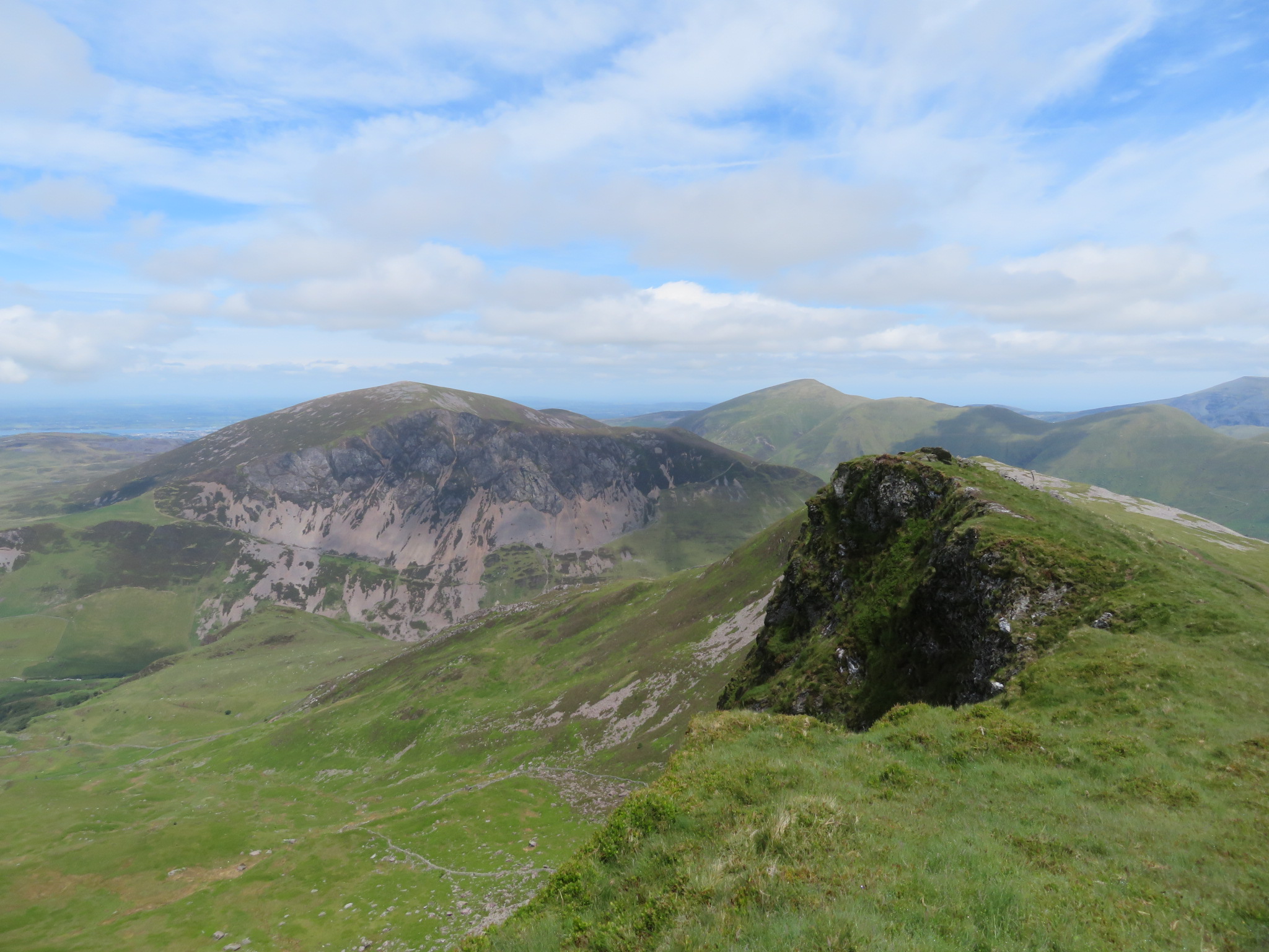 United Kingdom Wales Snowdonia, Nantlle Ridge, back north from sharp ridge top, Walkopedia