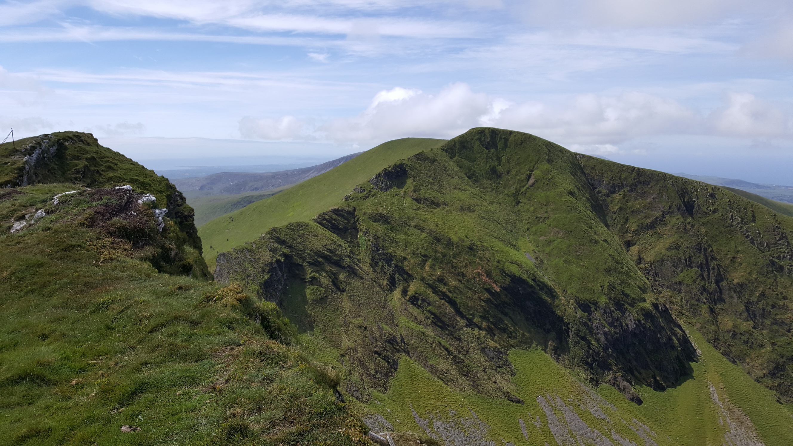 United Kingdom Wales Snowdonia, Nantlle Ridge, Trum y Ddysgl from sharp ridge top, Walkopedia