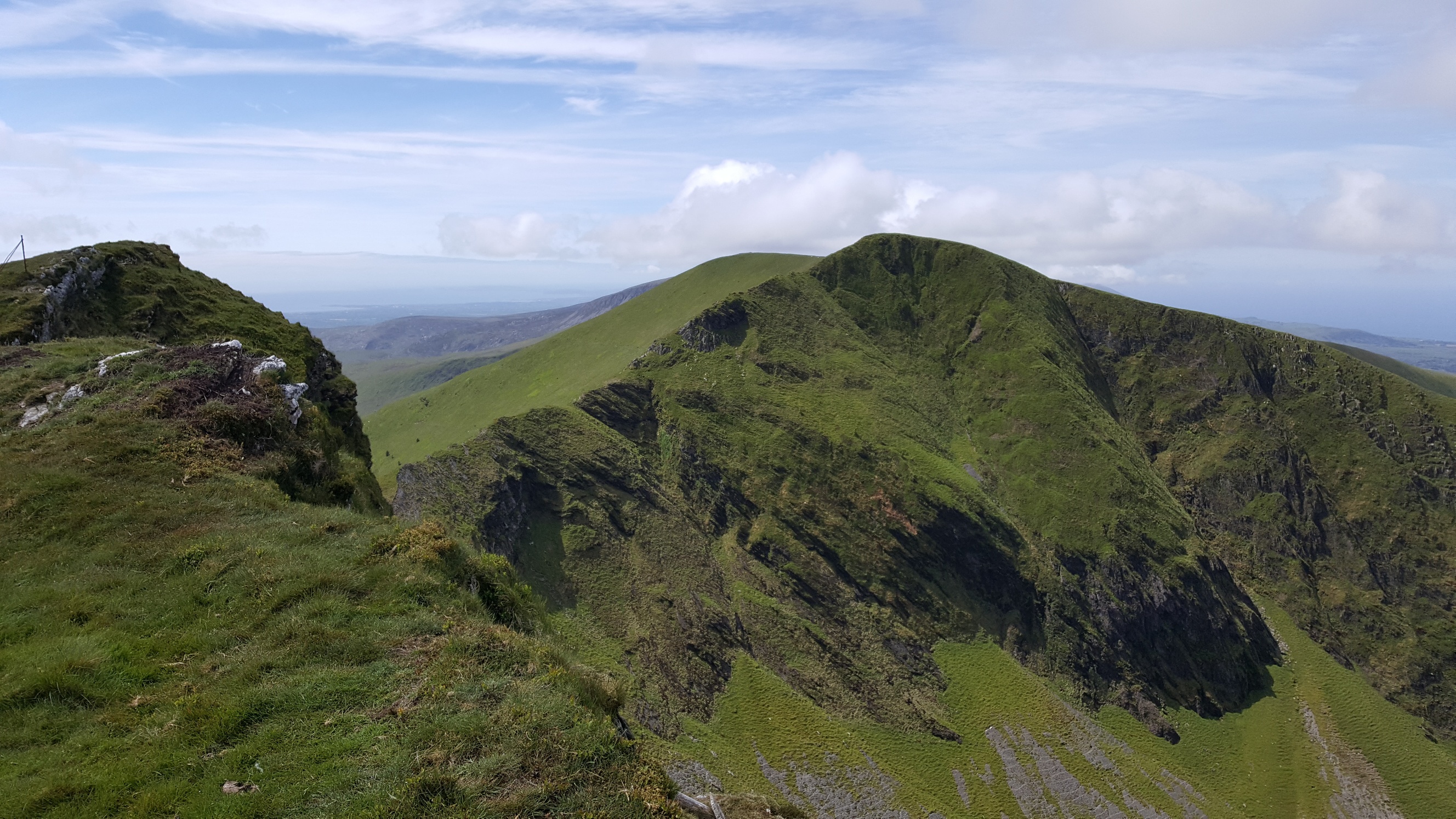 Trum y Ddysgl from sharp ridge top - © William Mackesy Nantlle Ridge: Trum y Ddysgl from sharp ridge top - © William Mackesy