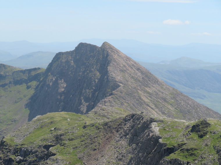 United Kingdom Wales Snowdonia, Y Lliwedd, LLiwedd from Snowdon, Walkopedia