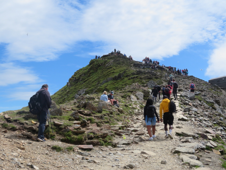 United Kingdom Wales Snowdonia, Miners, Pyg Tracks , Summit, not even high season, Walkopedia