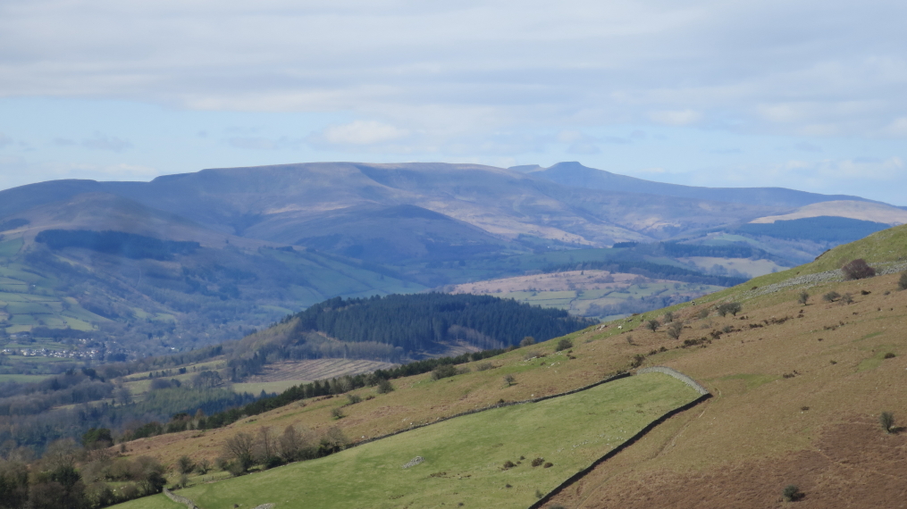 United Kingdom Wales Black Mountains, Crug Hywel, Distant Beacons, Walkopedia