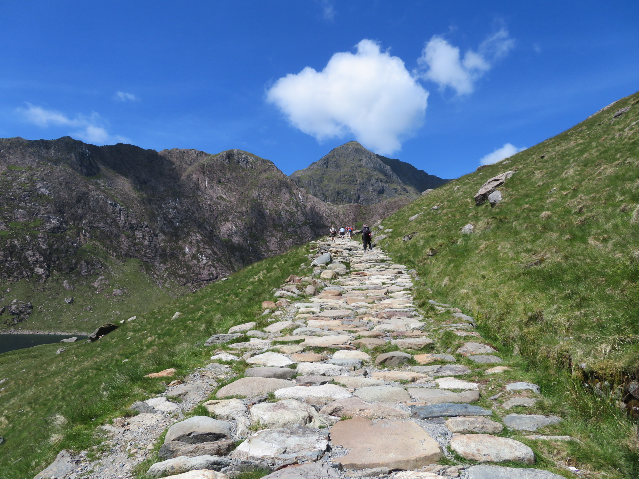 United Kingdom Wales Snowdonia, Snowdon Horseshoe, Miners Track, above LLyn LLydaw, Walkopedia