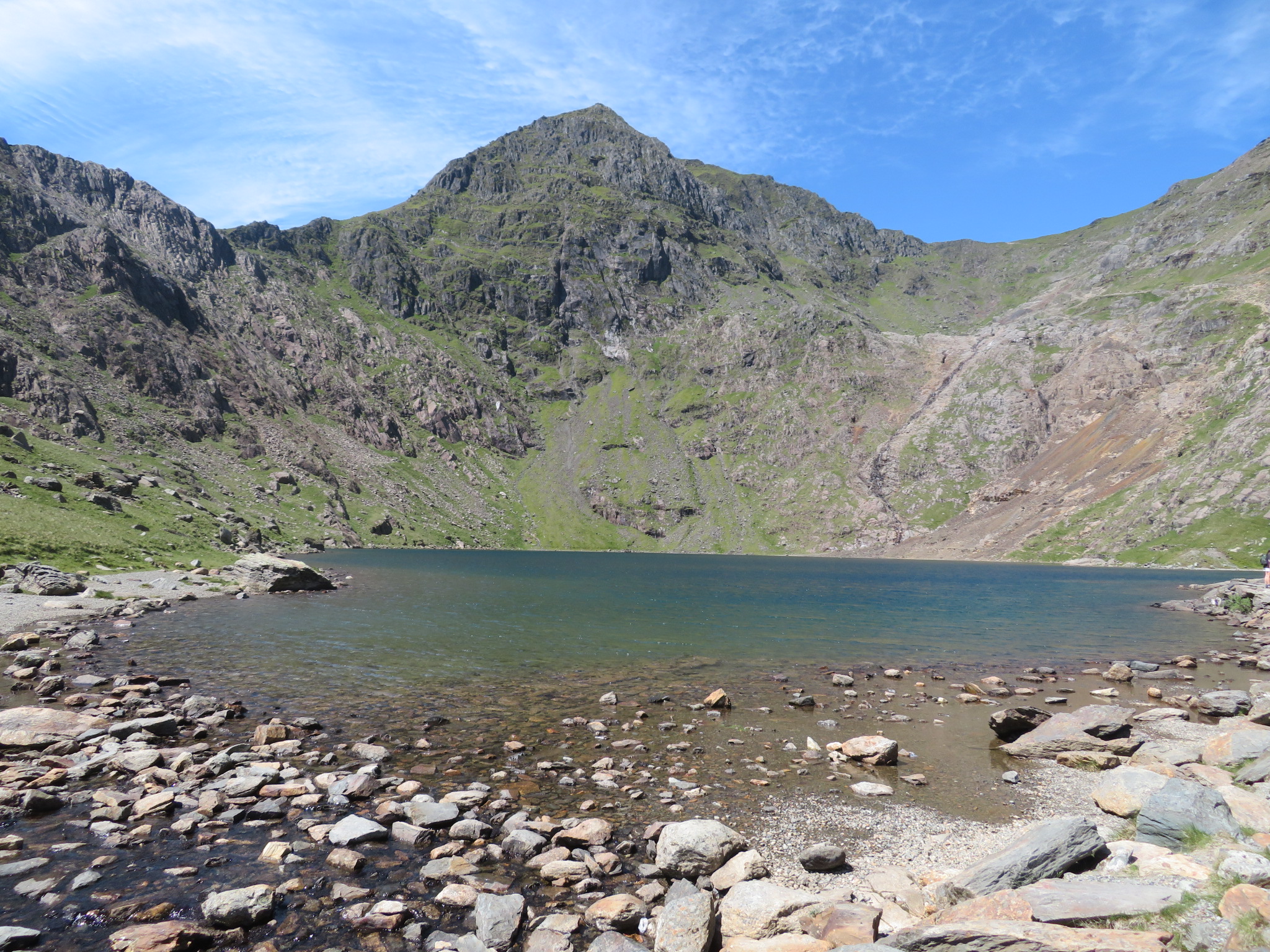 United Kingdom Wales Snowdonia, Snowdon Horseshoe,  Upper tarn, Snowdon behind, Walkopedia