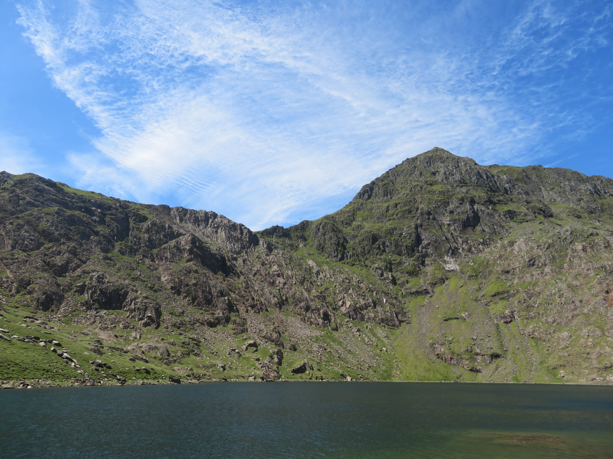 United Kingdom Wales Snowdonia, Snowdon Horseshoe,  Upper tarn, Snowdon behind, Walkopedia