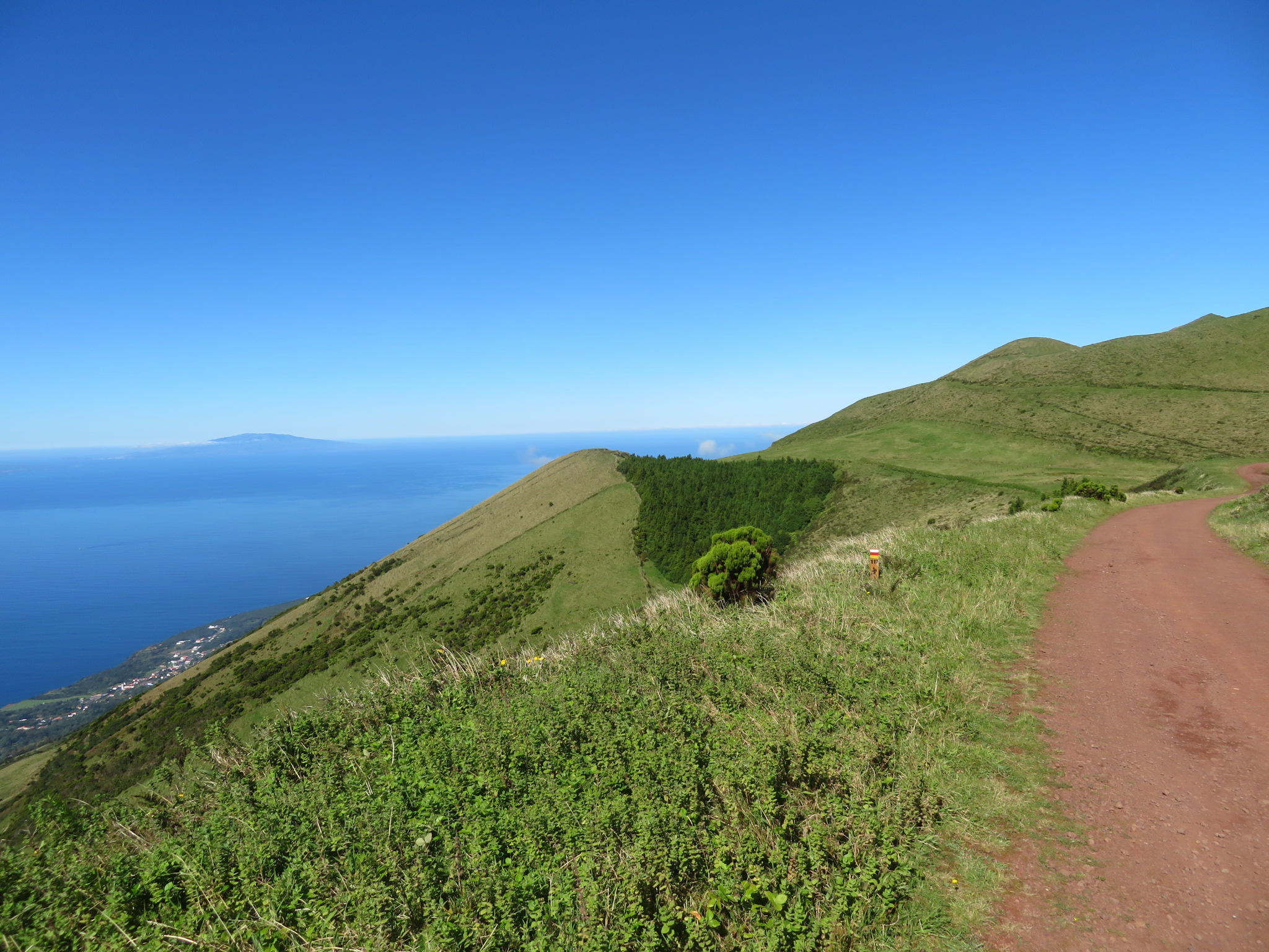 Portugal Azores Sao Jorge, The Central Ridge, Eastward walk, Walkopedia