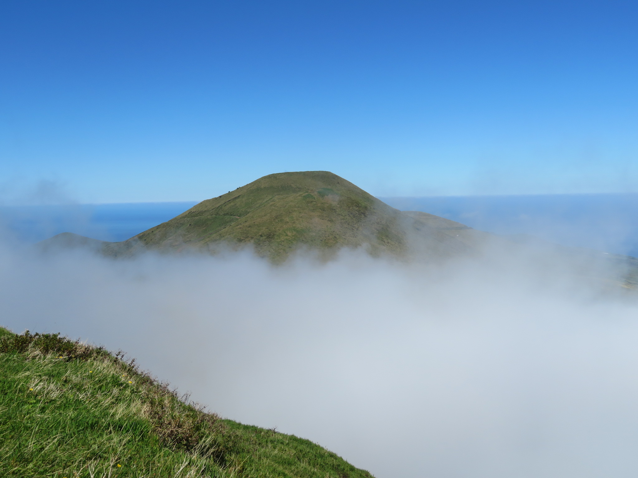 Portugal Azores Sao Jorge, The Central Ridge, West from Pico da Esperanca, Walkopedia