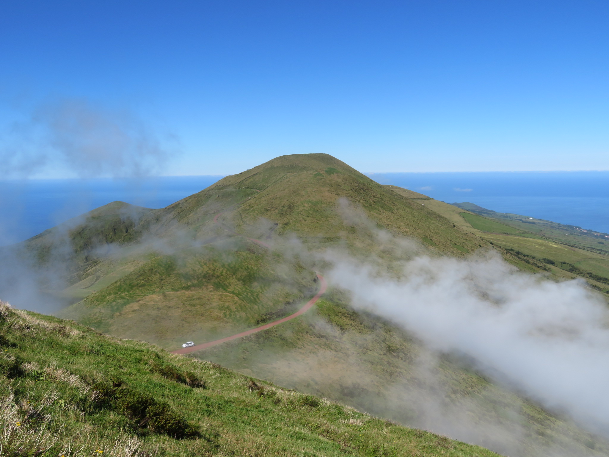 Portugal Azores Sao Jorge, The Central Ridge, West from Pico da Esperanca, Walkopedia