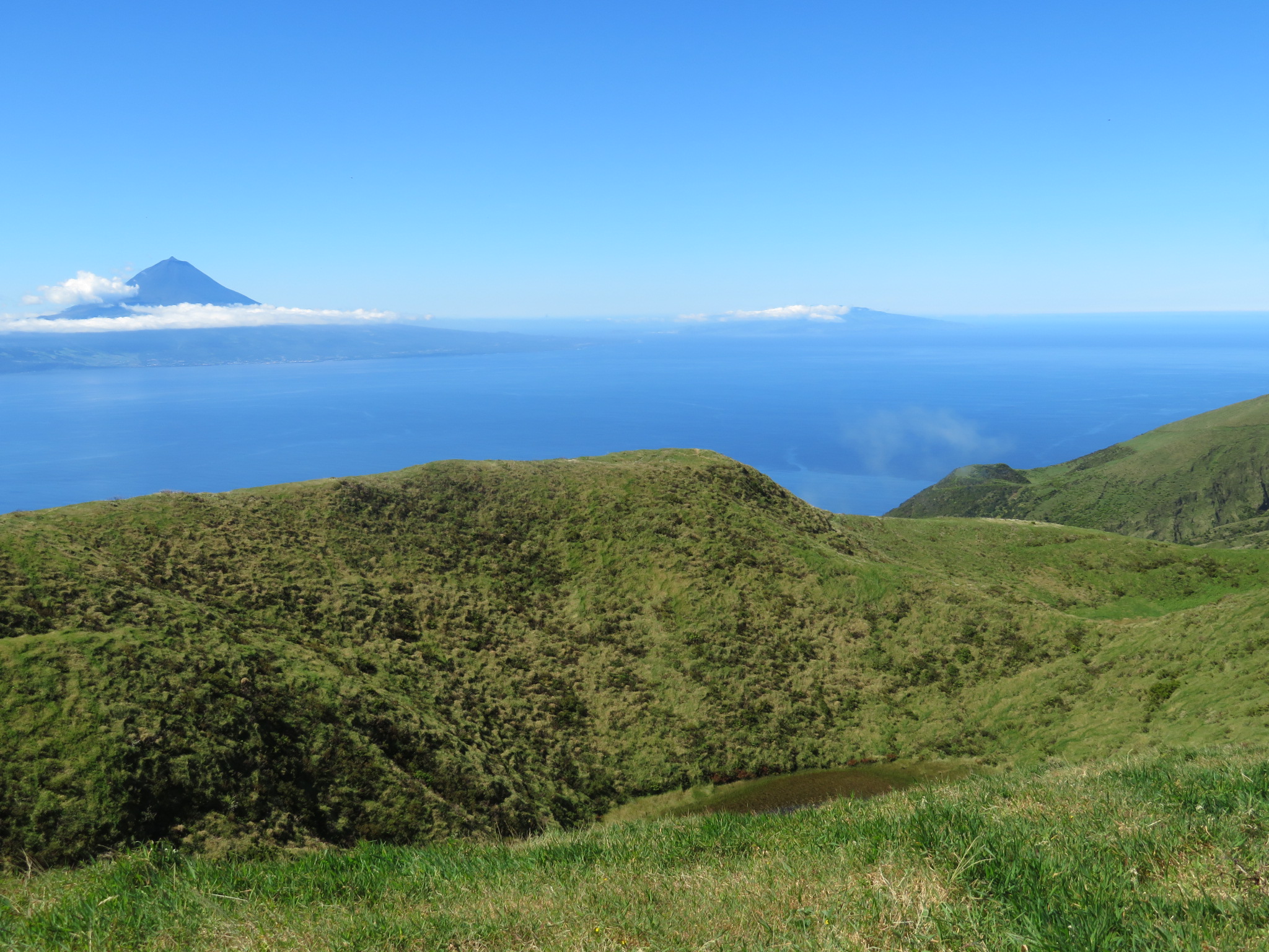 Portugal Azores Sao Jorge, The Central Ridge, Pico da Esperanca craters, Walkopedia