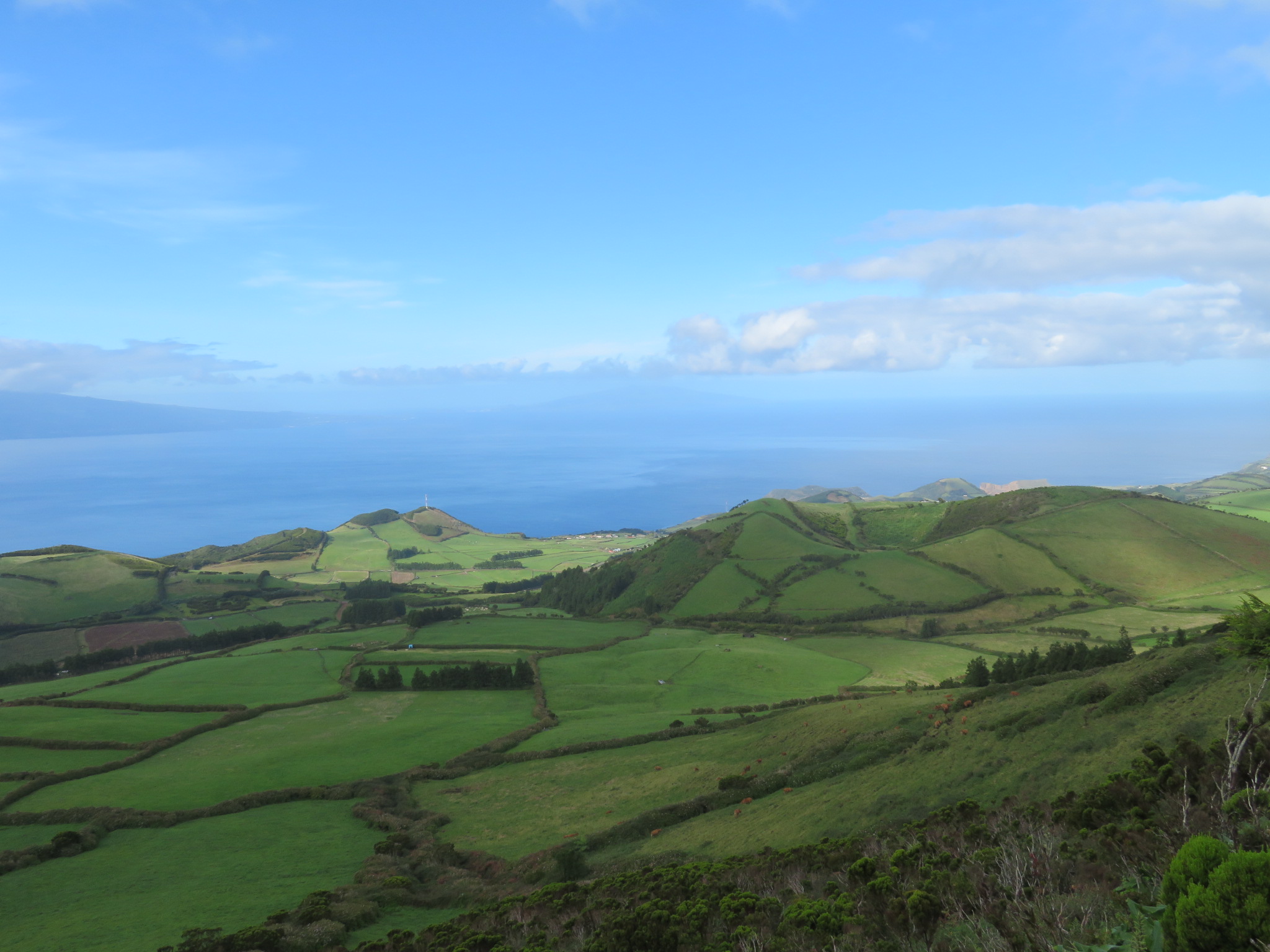 Portugal Azores Sao Jorge, The Central Ridge, Westward walk, looking SE, Walkopedia