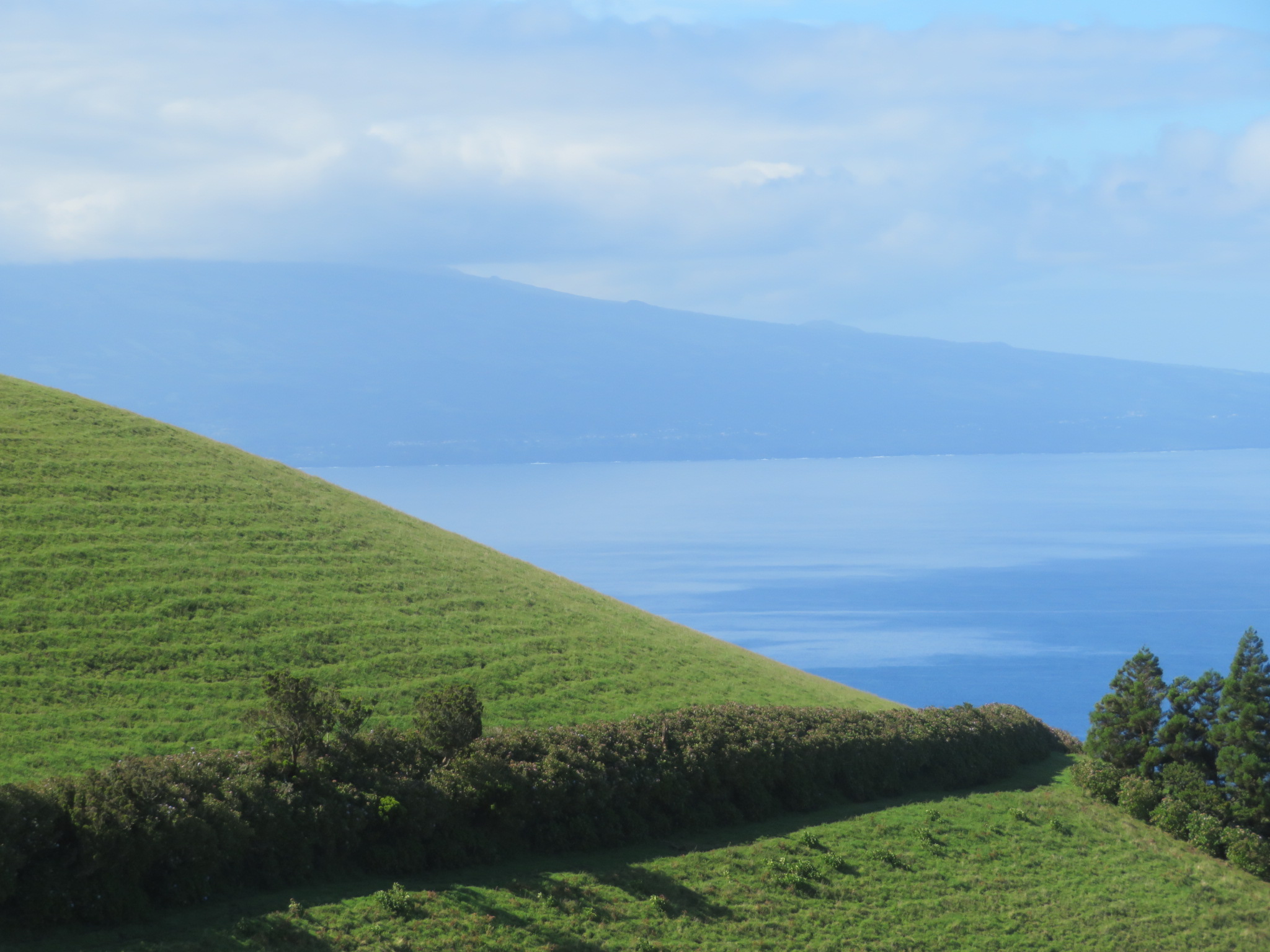 Portugal Azores Sao Jorge, The Central Ridge, Western end, good shapes, Walkopedia