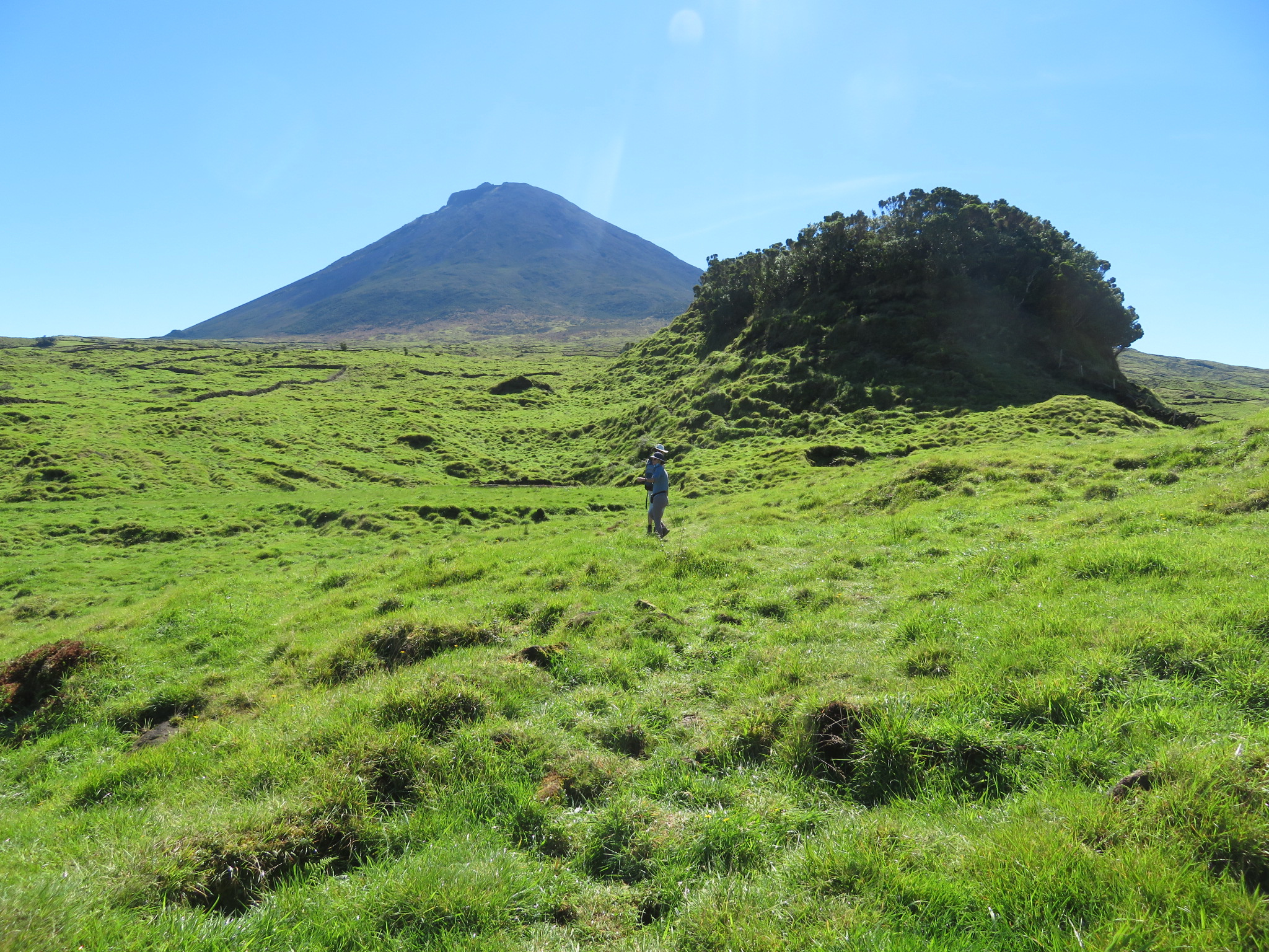 Portugal Azores Pico, Pico Island, Old lava tunnel entrace near old track start, Walkopedia