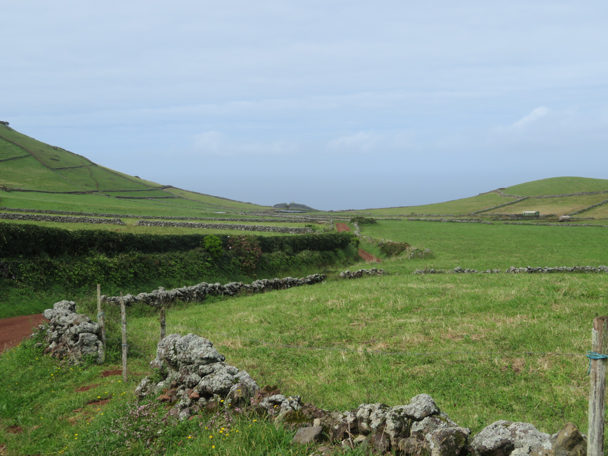 Portugal Azores Sao Jorge, Sao Jorge , Lane in far west, Walkopedia