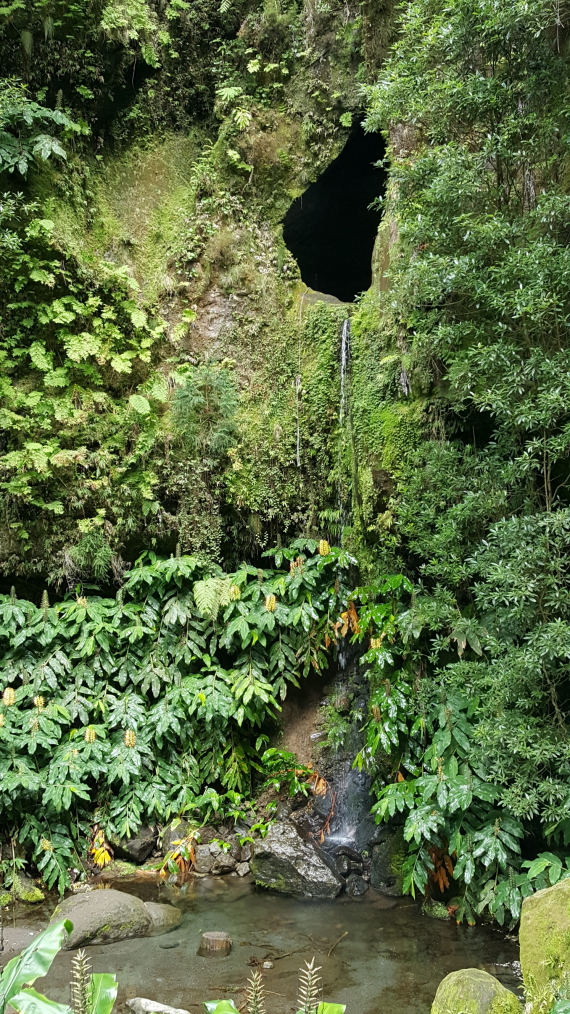 Portugal Azores Sao Miguel, Rota da Agua and Janela do Inferno , Jal do Inferno waterfall, Walkopedia