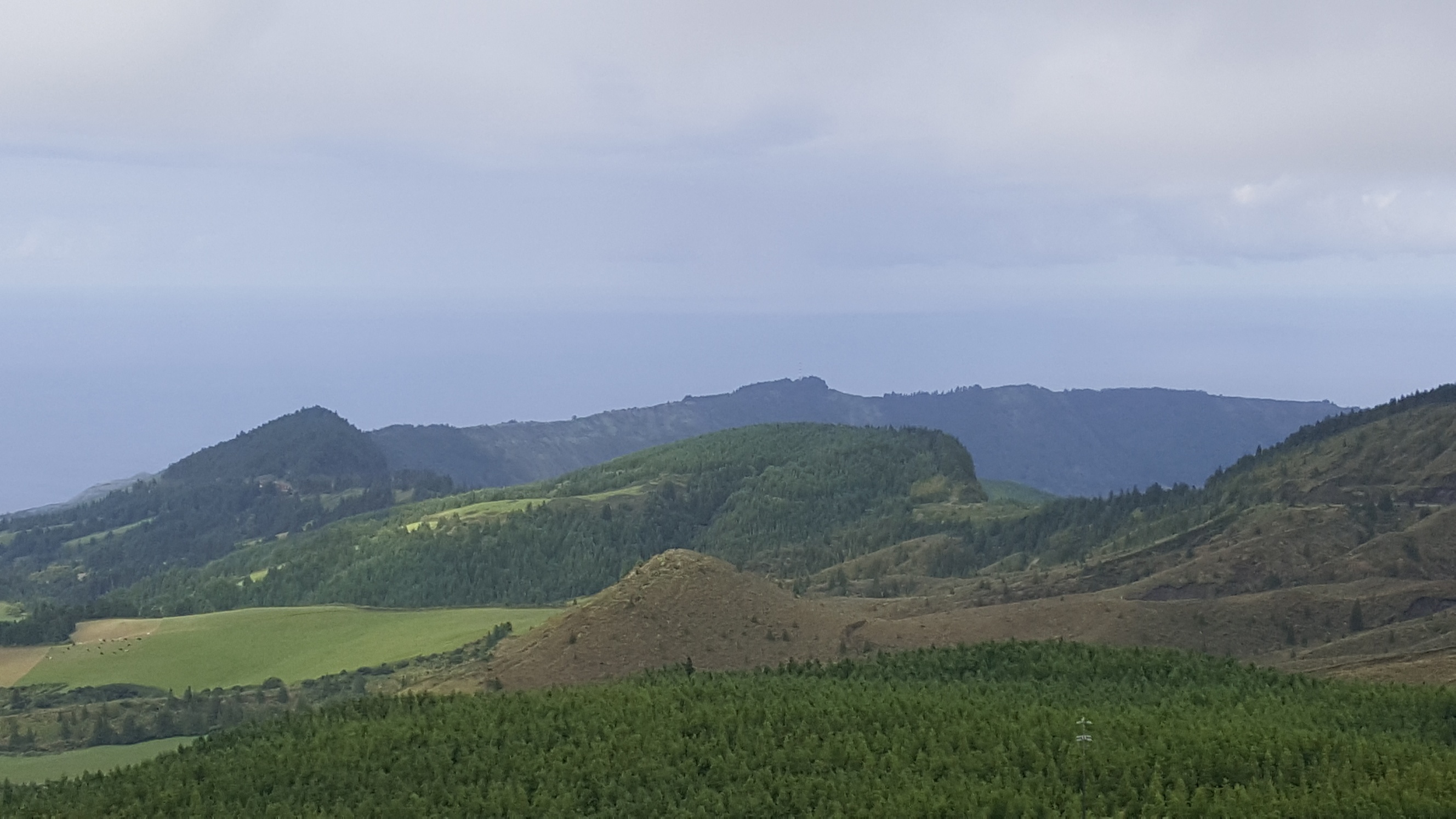 Portugal Azores Sao Miguel, The Small Lakes, Sete Cidades rim, Walkopedia