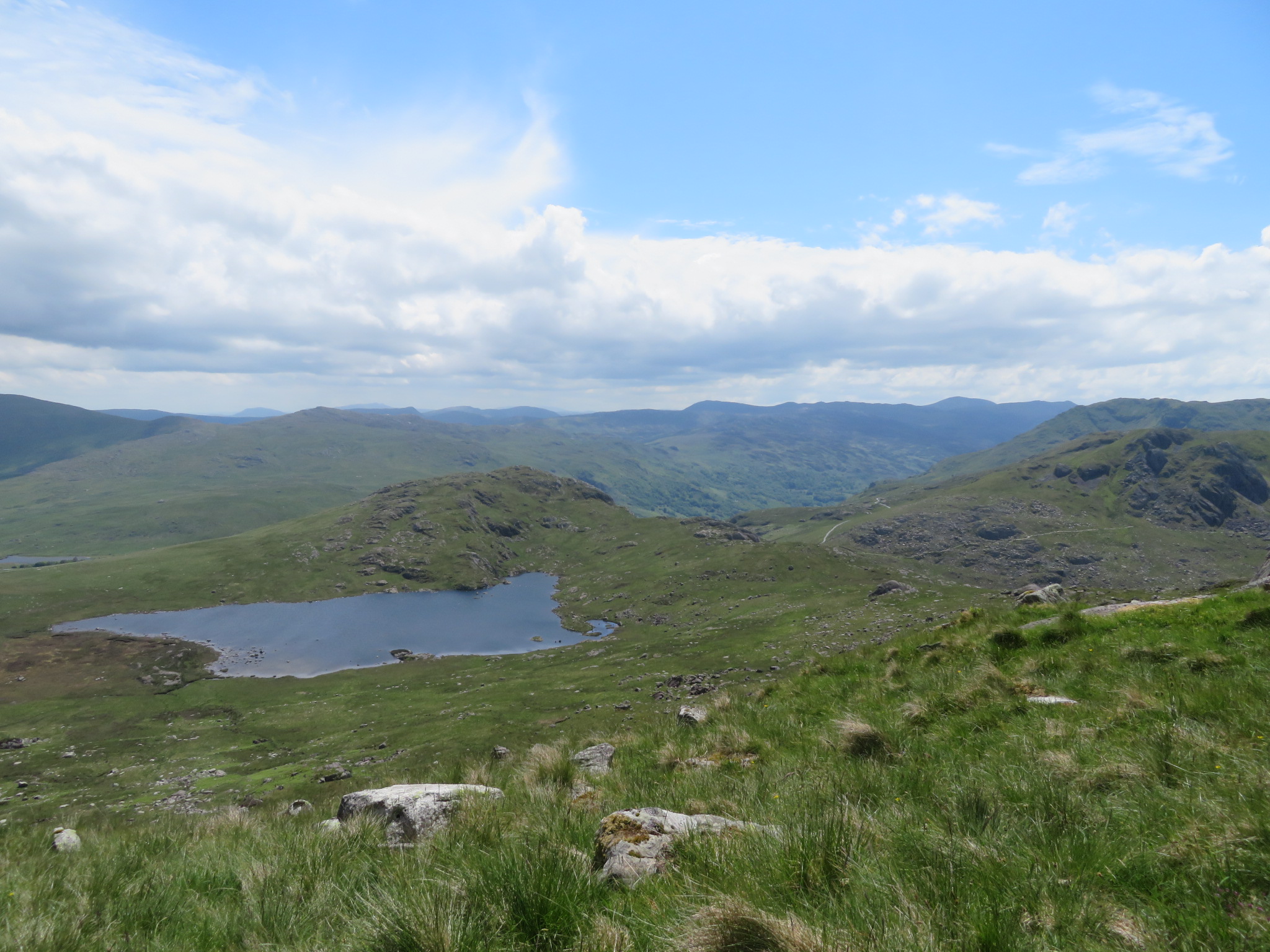 United Kingdom Wales Snowdonia, Glyderau from Pen-y-Pass, Back down on tarn above Pen y Pass, Walkopedia