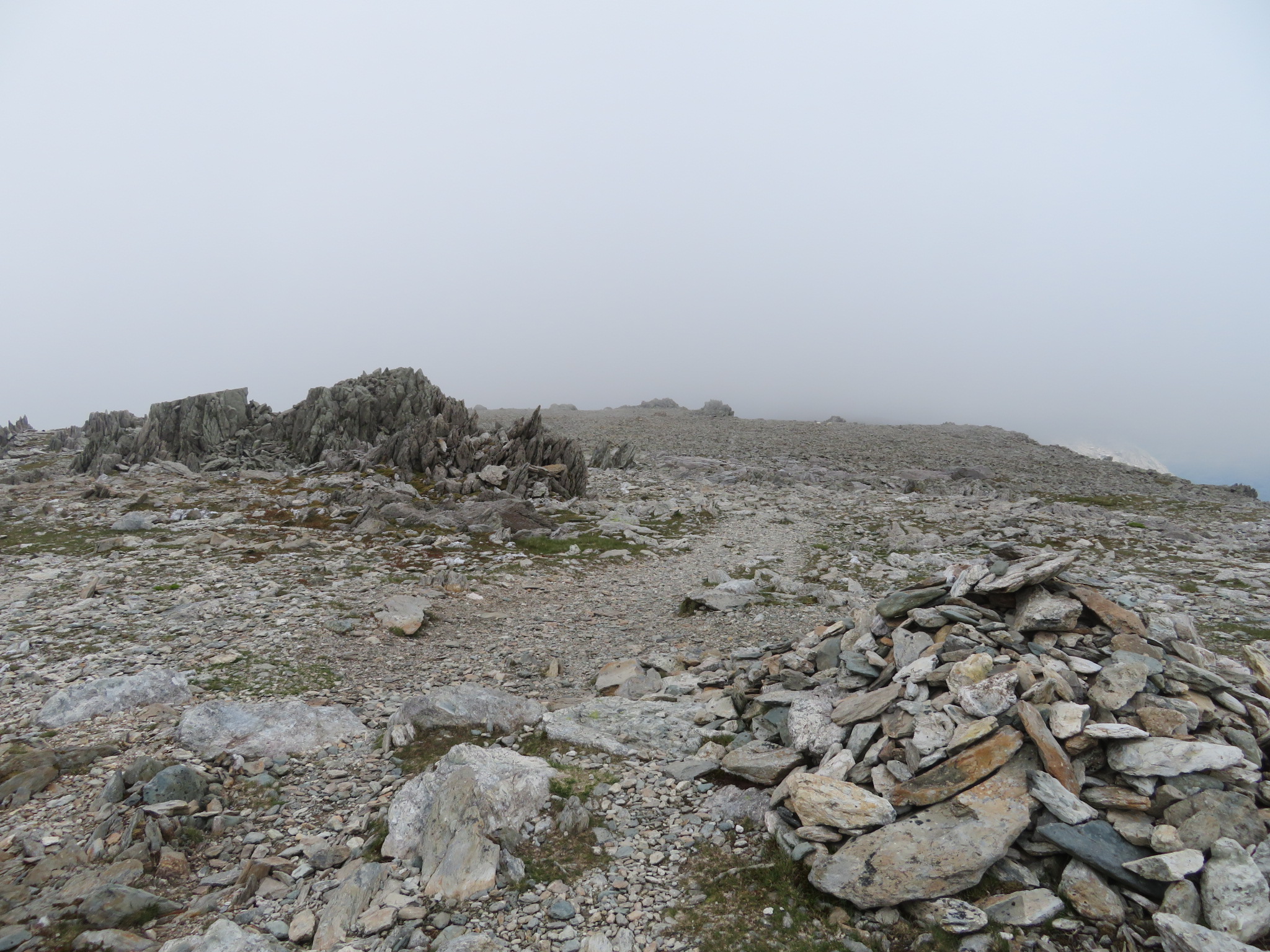 United Kingdom Wales Snowdonia, Glyderau from Pen-y-Pass, Glyder Frawr summit area, Walkopedia