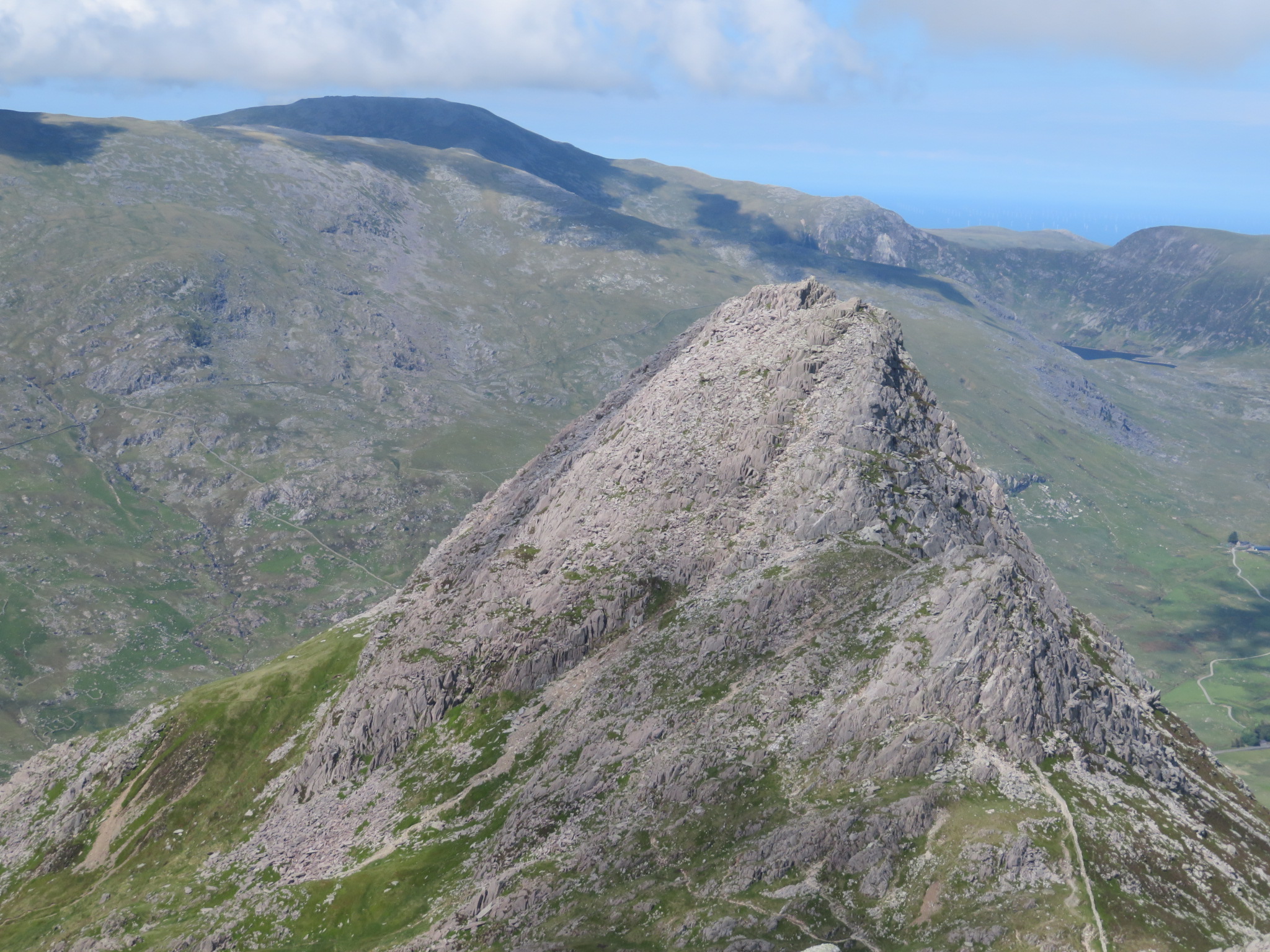 United Kingdom Wales Snowdonia, Glyderau from Pen-y-Pass, Tryfan from Glyder Fach, Walkopedia