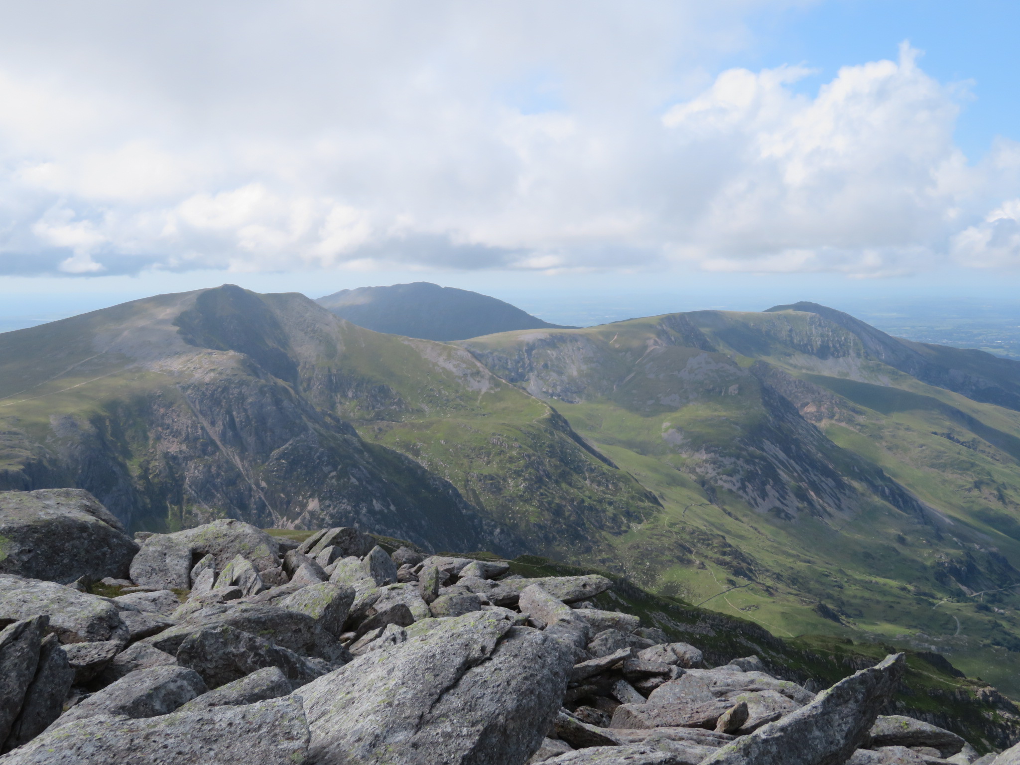 United Kingdom Wales Snowdonia, Glyderau from Pen-y-Pass, West along ridge to Y Garn, Walkopedia