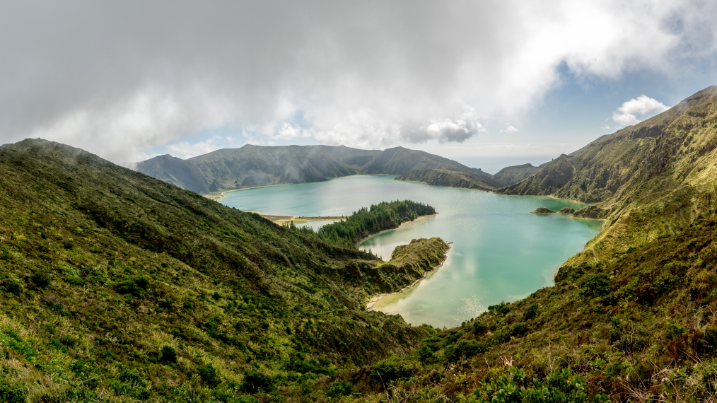 Portugal Azores Sao Miguel, Lake Fogo, From the north looking to where walk comes in, Walkopedia