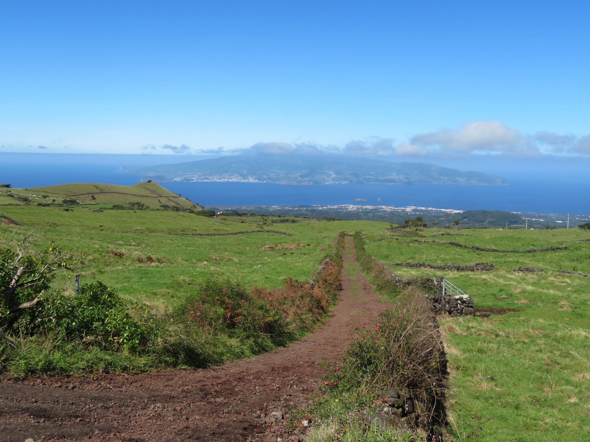 Portugal Azores, The Azores, Track on Pico, Walkopedia