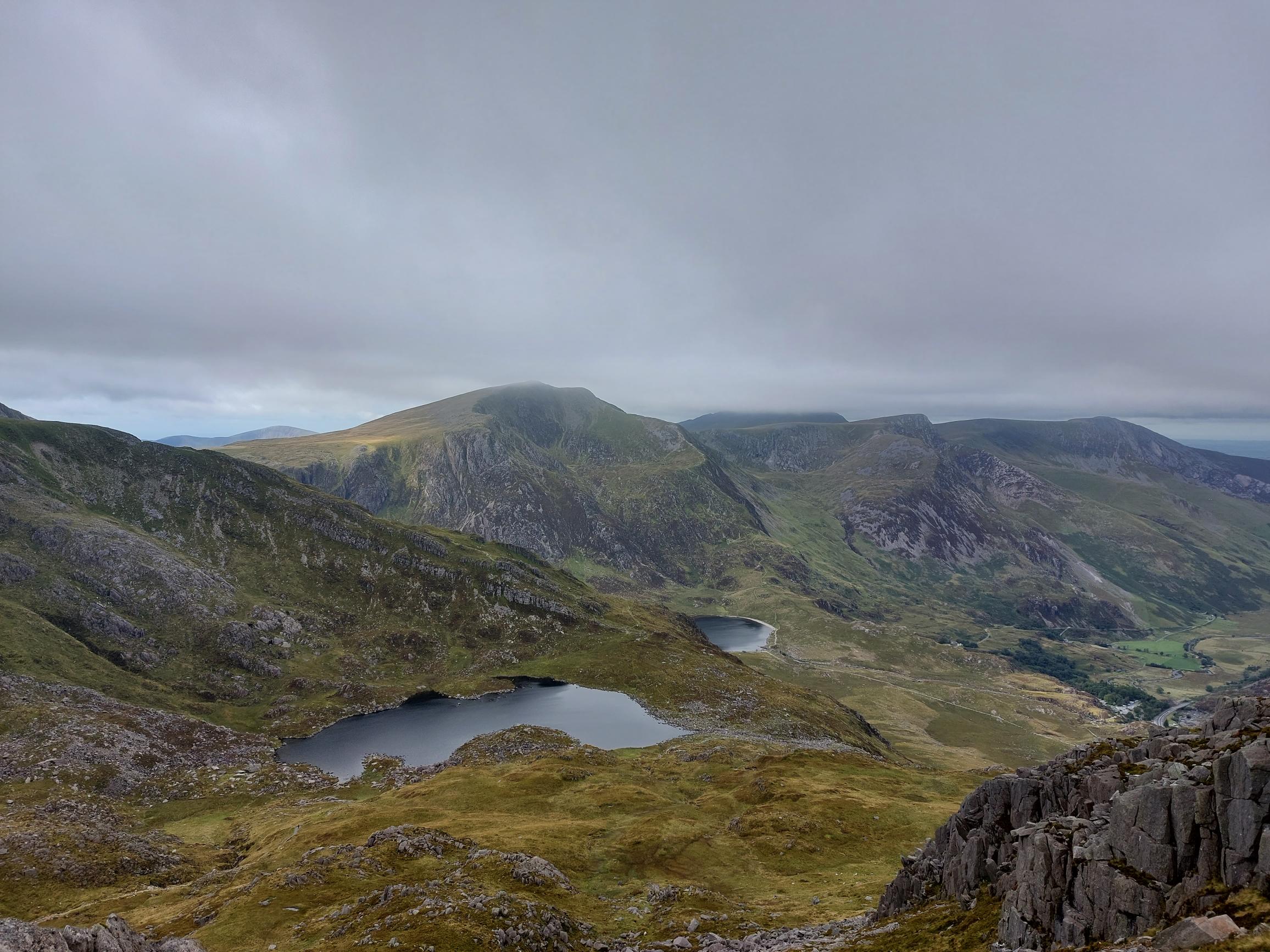 United Kingdom Wales Snowdonia, Tryfan, East across lakes to Y Garn, Walkopedia