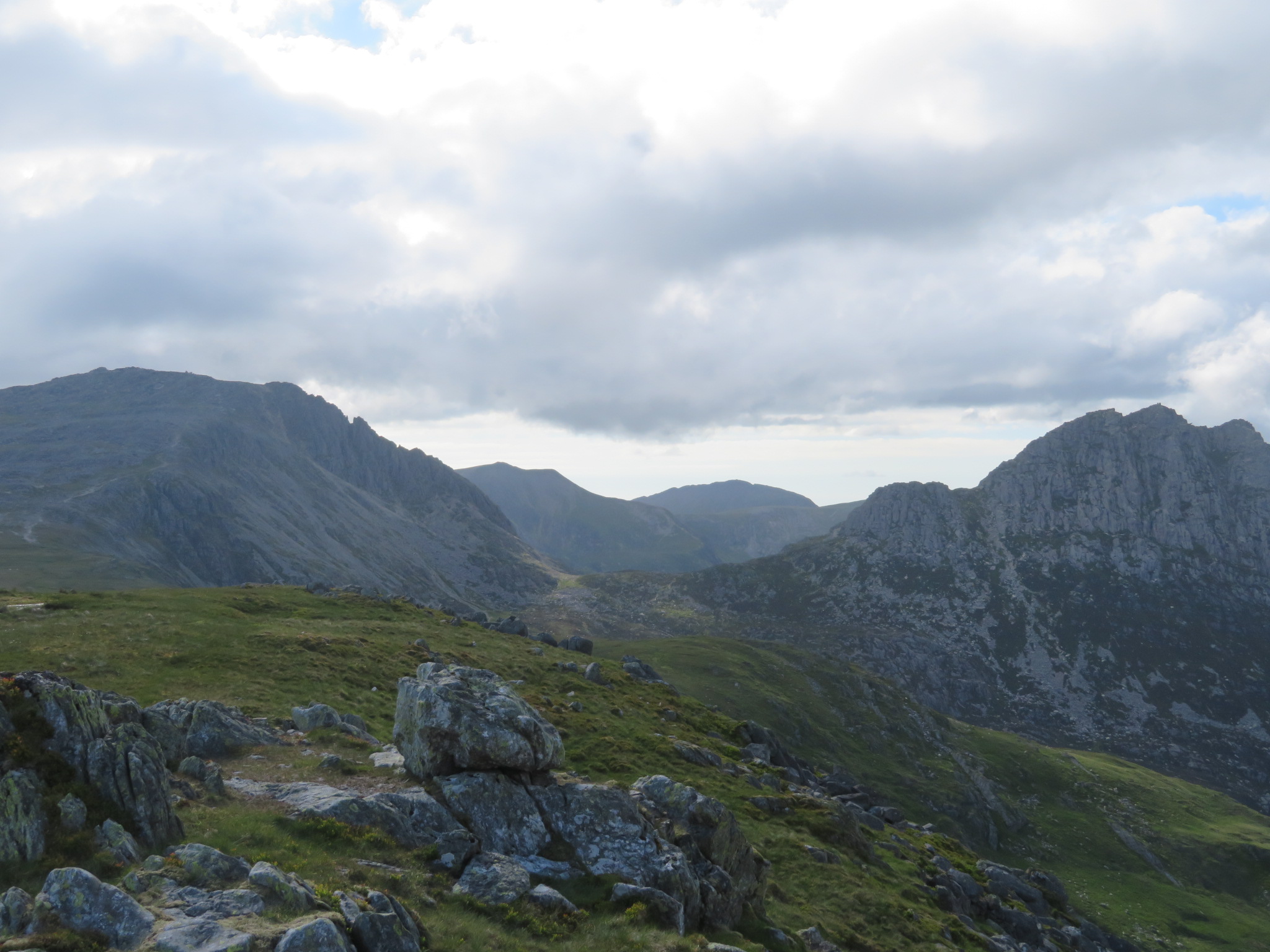 United Kingdom Wales Snowdonia, Glyderau , Path down Glyder Fach L, Tryfan R, from Y Foel Goch, Walkopedia
