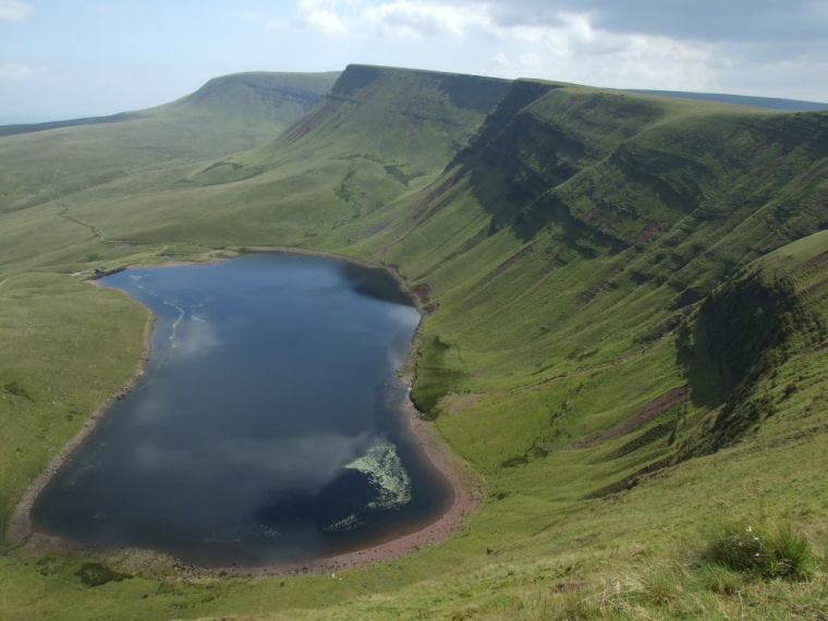 United Kingdom Wales Brecon Beacons, The Beacons Way, Black Mt Llyn Fan Fawr, Brecon Beacons, Walkopedia