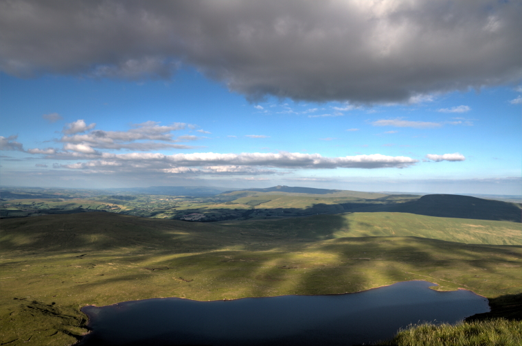 United Kingdom Wales Brecon Beacons, The Beacons Way, Black Mt Llyn y Fan Fawr, Walkopedia