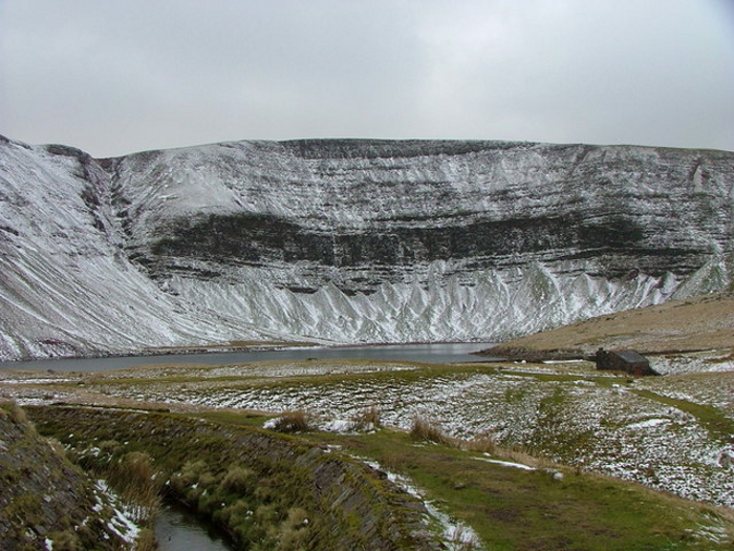 United Kingdom Wales Brecon Beacons, The Black Mountain, Waun Lefrith above Llyn y Fan Fach, Walkopedia