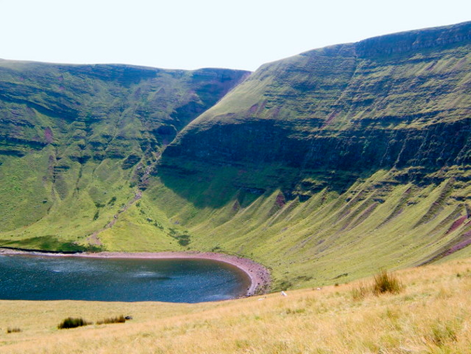 United Kingdom Wales Brecon Beacons, The Black Mountain, Waun Lefrith and the western end of Llyn y Fan Fach, Walkopedia