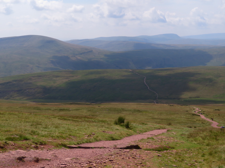 United Kingdom Wales Brecon Beacons, Brecon Beacons, Northern path from Storey Arms to Corn Du, Walkopedia