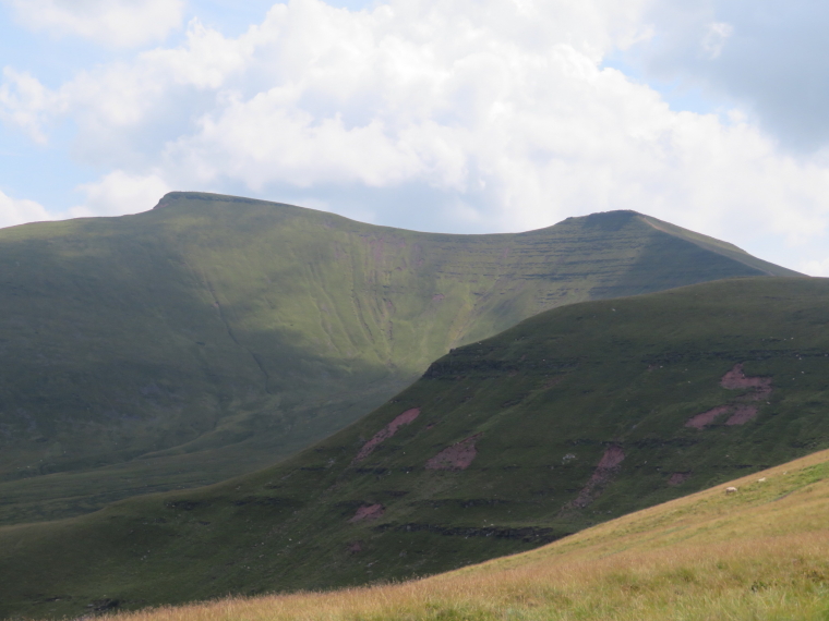 United Kingdom Wales Brecon Beacons, Brecon Beacons, PYF an Corn Du from above Cwm LLwch, Walkopedia