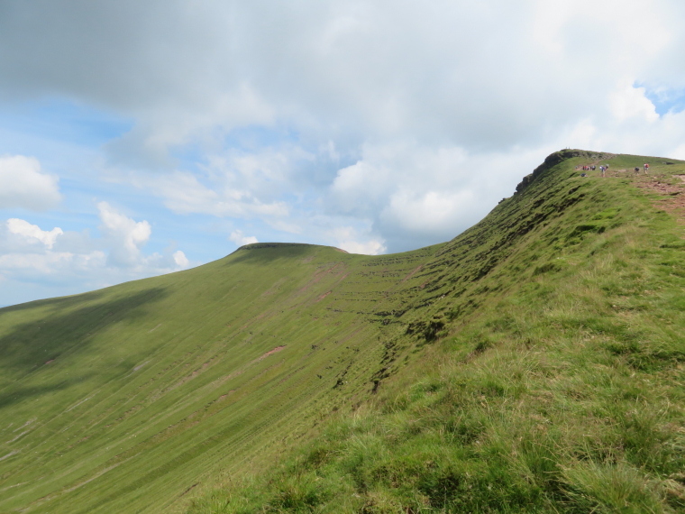 United Kingdom Wales Brecon Beacons, Brecon Beacons, PYF from Corn Du final climb, Walkopedia