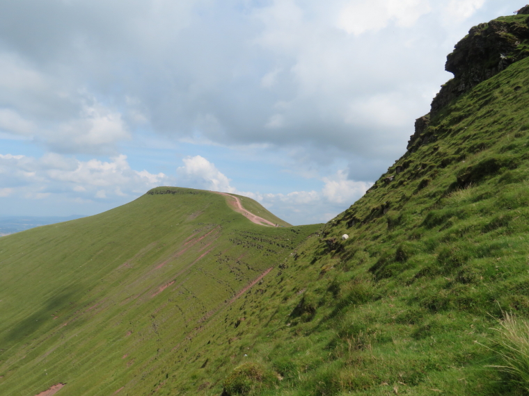 United Kingdom Wales Brecon Beacons, Brecon Beacons, PYF from Corn Du final climb, Walkopedia