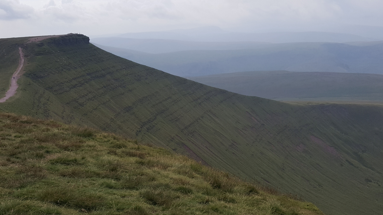 United Kingdom Wales Brecon Beacons, Pen Y Fan, Corn Du, Walkopedia