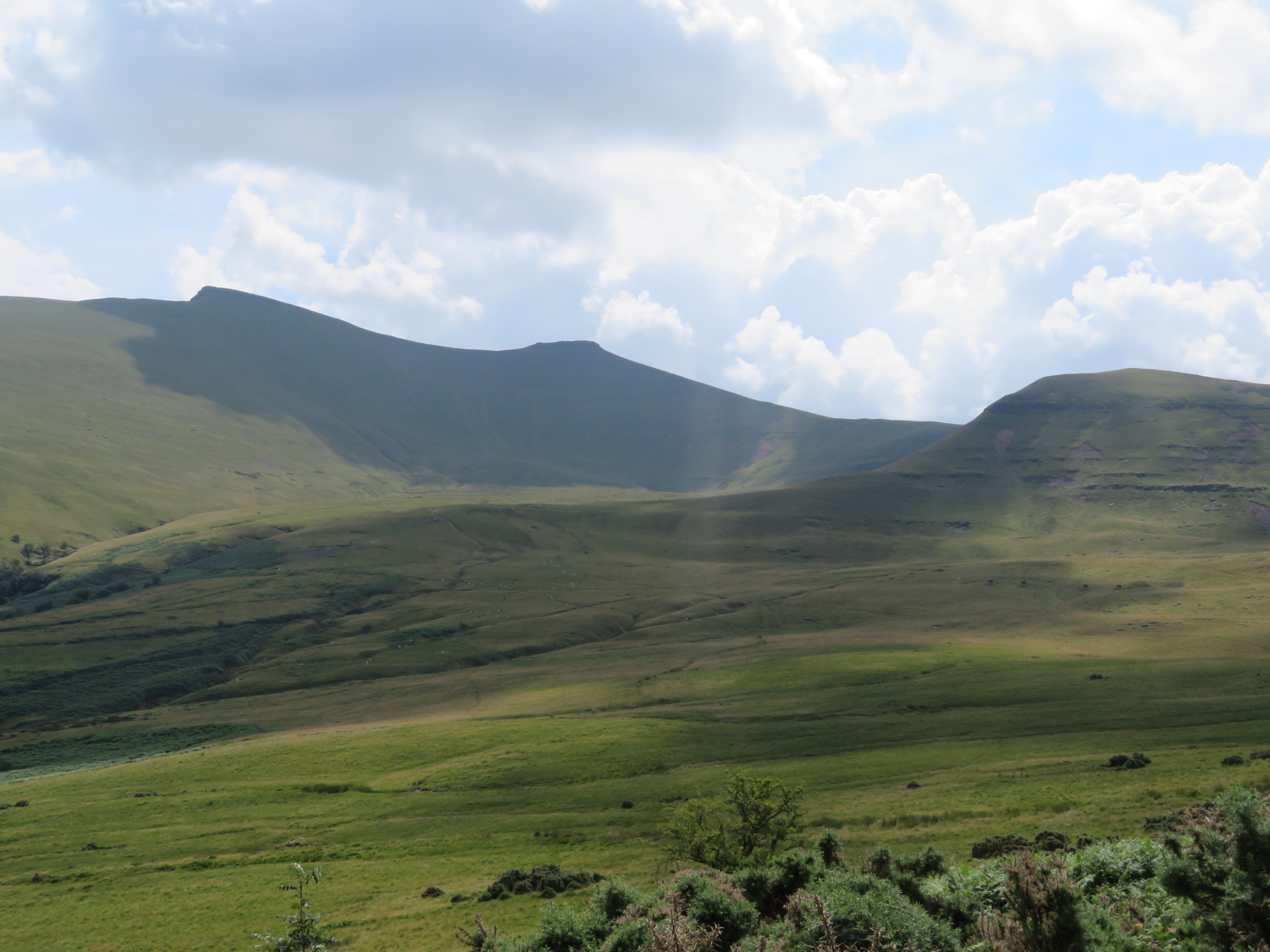 United Kingdom Wales Brecon Beacons, Pen Y Fan, Cwm LLwch and Pen Y Fan, Walkopedia