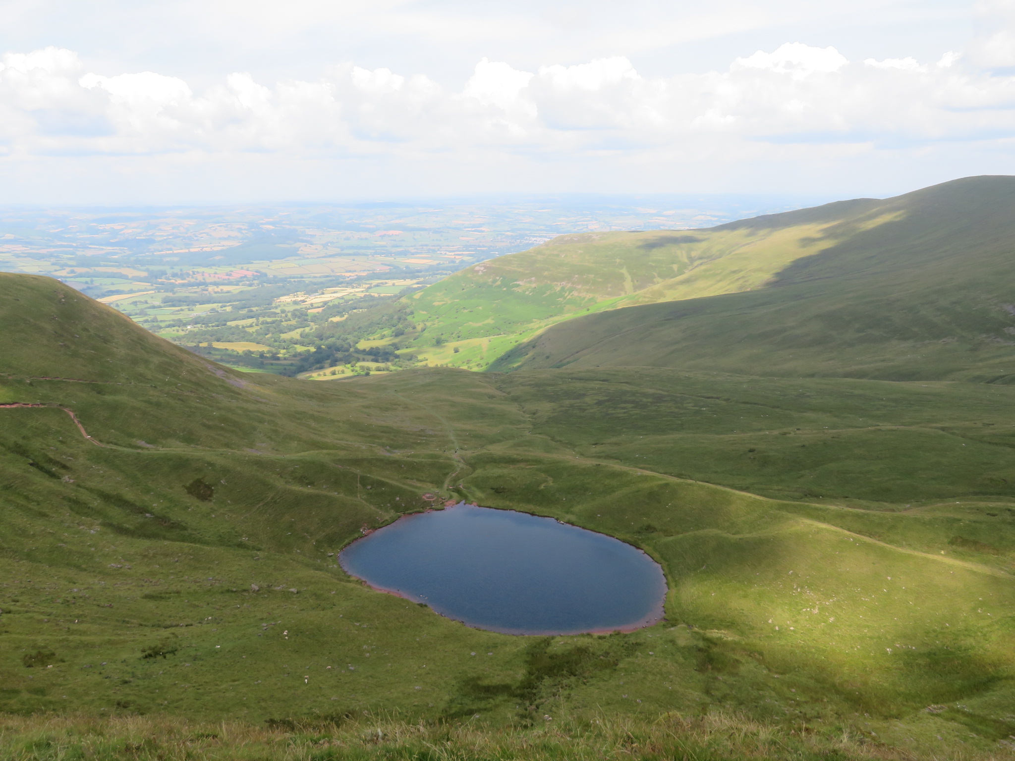 United Kingdom Wales Brecon Beacons, Pen Y Fan, Cwm Llwch, Walkopedia