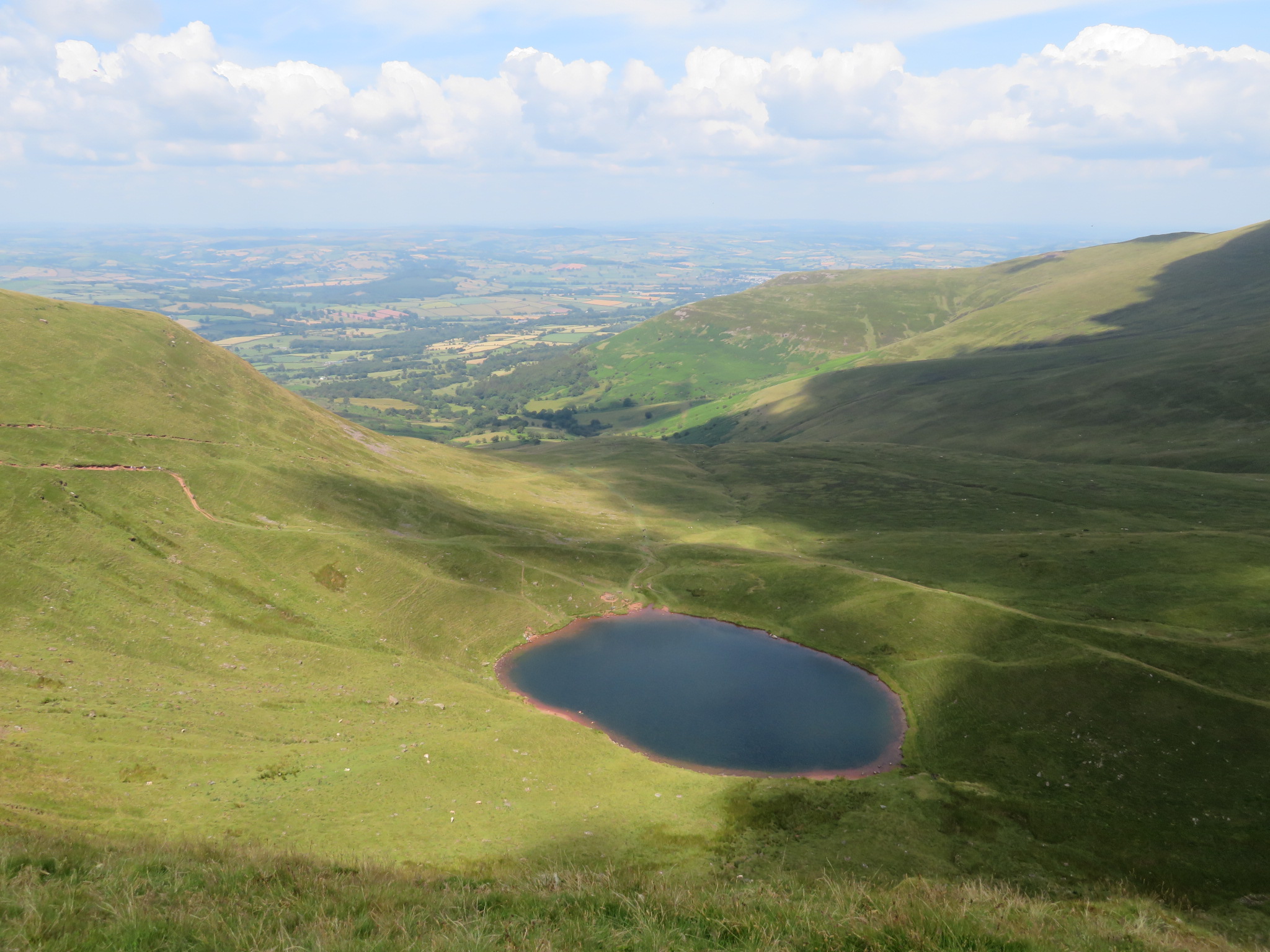 United Kingdom Wales Brecon Beacons, Pen Y Fan, Cwm Llwch, Walkopedia