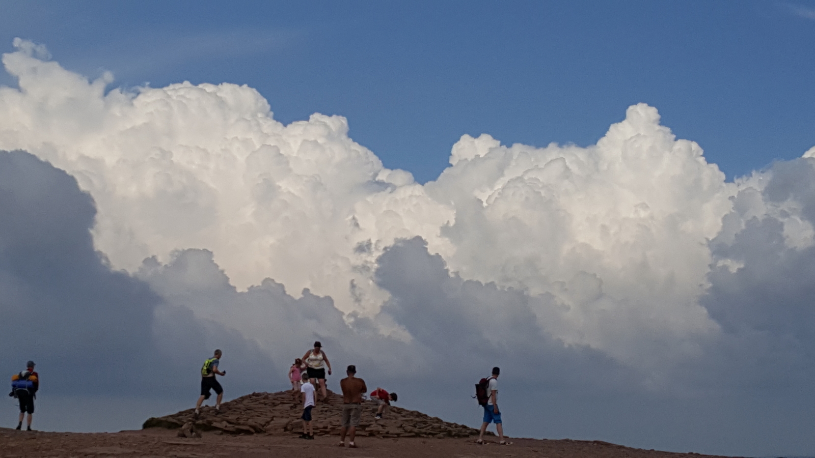 United Kingdom Wales Brecon Beacons, Pen Y Fan, PYF summit, Walkopedia