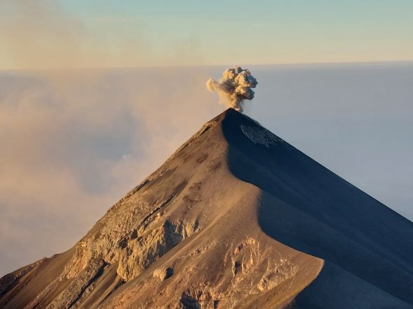 Volcan Acatenango and Volcan Fuego: Fuego erupting at dawn - © William Mackesy