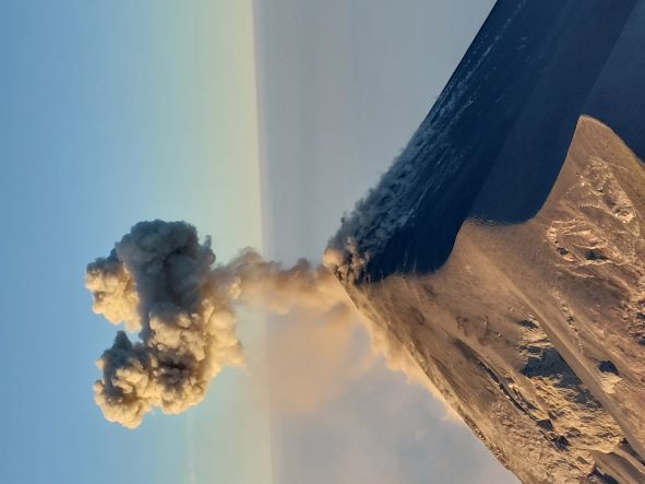 Guatemala Western Volcanic Highlands, Volcan Acatenango and Volcan Fuego, Fuego erupting from Acatenango, dawn, Walkopedia