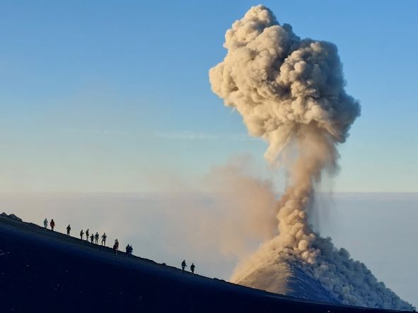 Guatemala Western Volcanic Highlands, Volcan Acatenango and Volcan Fuego, Fuego erupting from Acatenango, dawn, Walkopedia