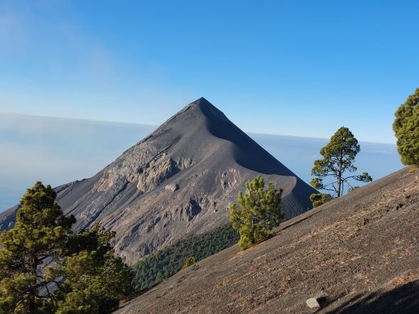 Guatemala Western Volcanic Highlands, Volcan Acatenango and Volcan Fuego, Fuego from below Acat dummit, Walkopedia