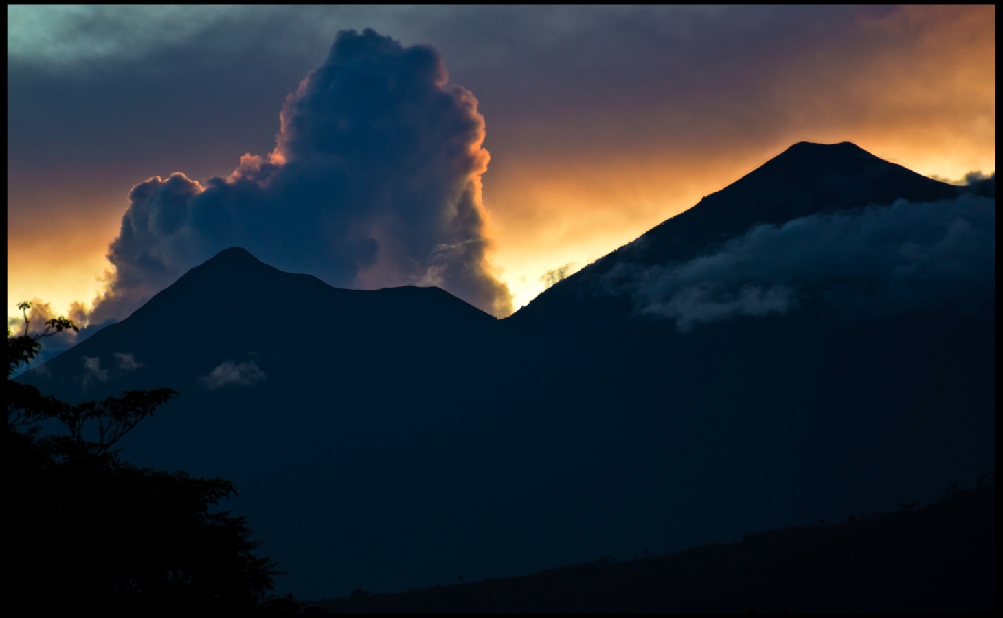 Guatemala, Volcan Acatenango and Volcan Fuego, Fuego y Acatenango, Walkopedia