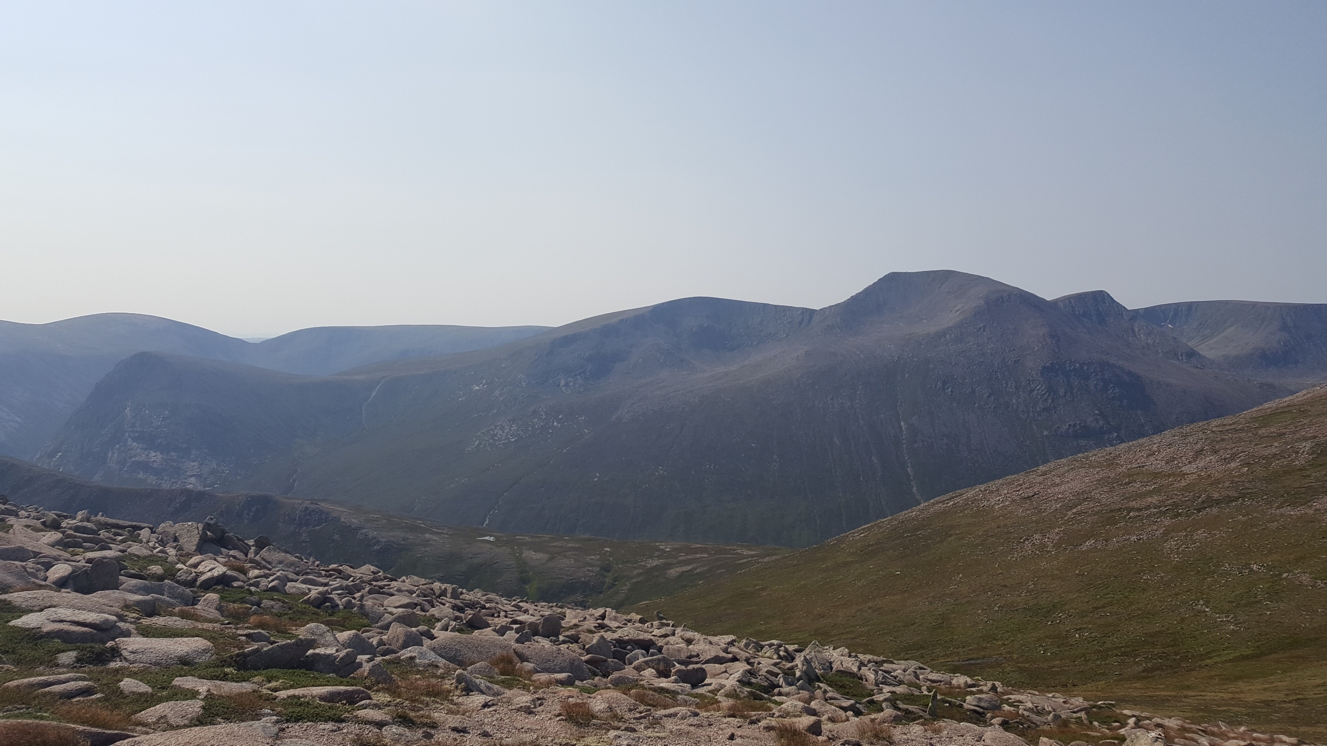Cairn Toul and Carn A Mhaim from Sron Riach ridge, afternoon light - © William Mackesy Sron Riach ridge to Ben Macdui : Cairn Toul and Carn A Mhaim from Sron Riach ridge, afternoon light - © William Mackesy