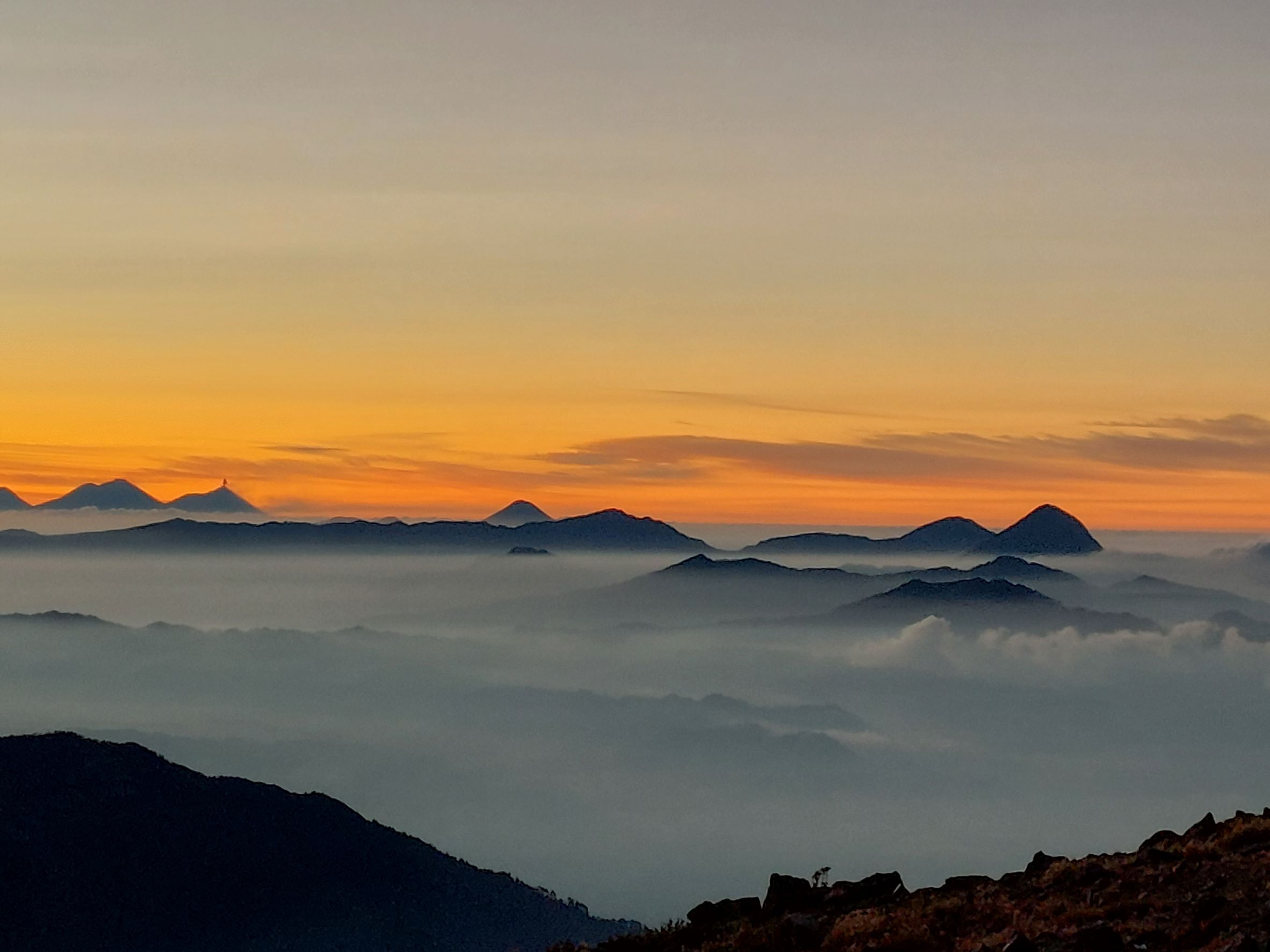 Guatemala Western Volcanic Highlands, Volcan Tajumulco , Dawn approaching, summit, Walkopedia