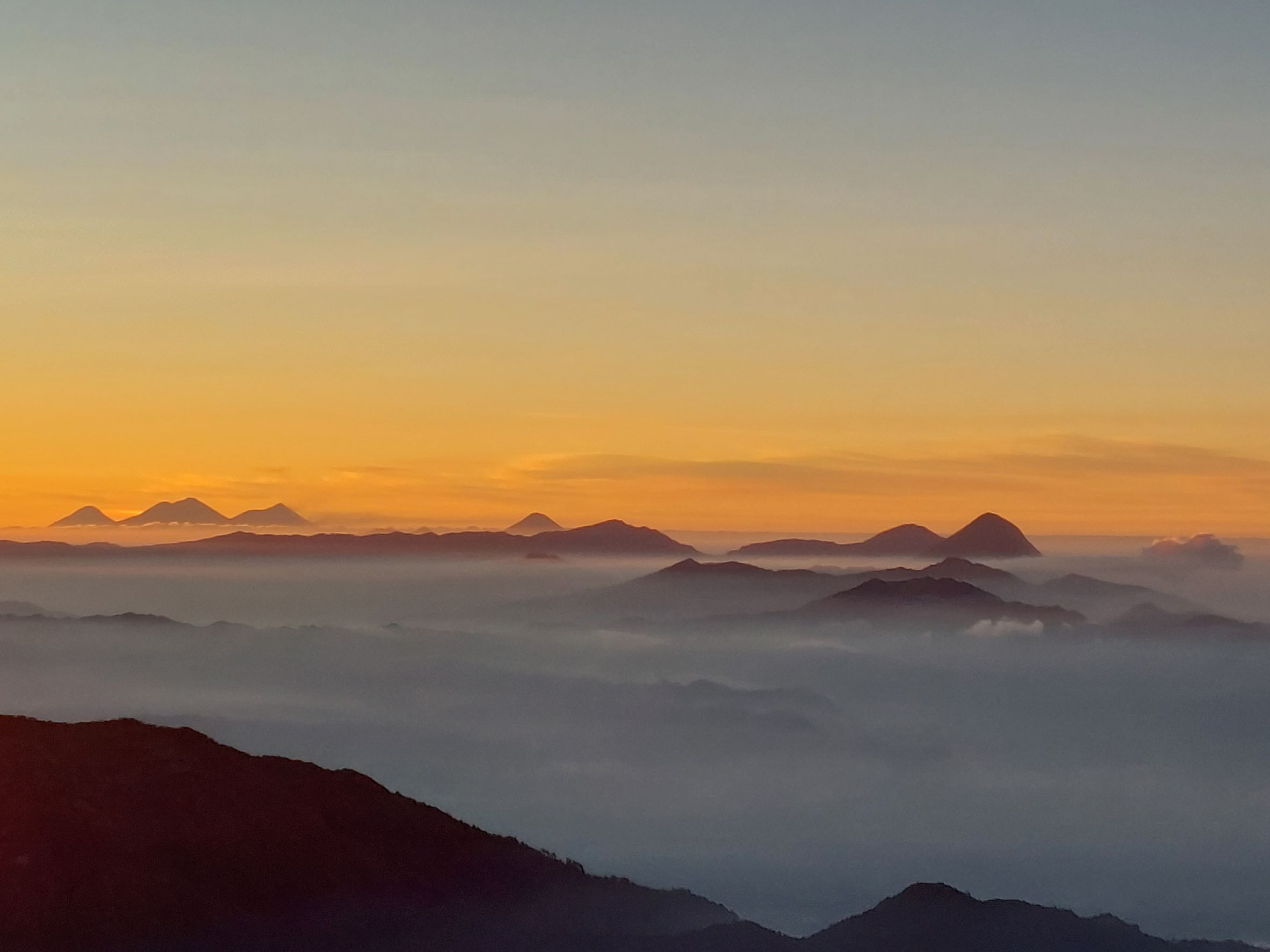 Volcan Tajumulco : Dawn approaching, summit - © William Mackesy