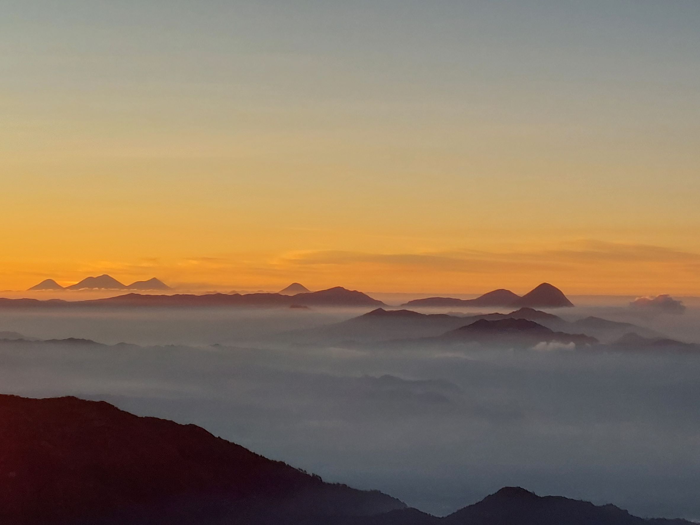 Guatemala Western Volcanic Highlands, Volcan Tajumulco , Dawn approaching, summit, Walkopedia