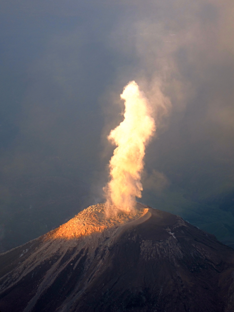 Volcan Santa Maria: Volcan Santiaguito - © Flickr user Mickael T